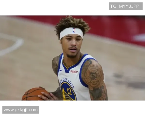 乌布雷与独行侠的激烈对决揭示NBA新赛季的竞争格局与球员表现